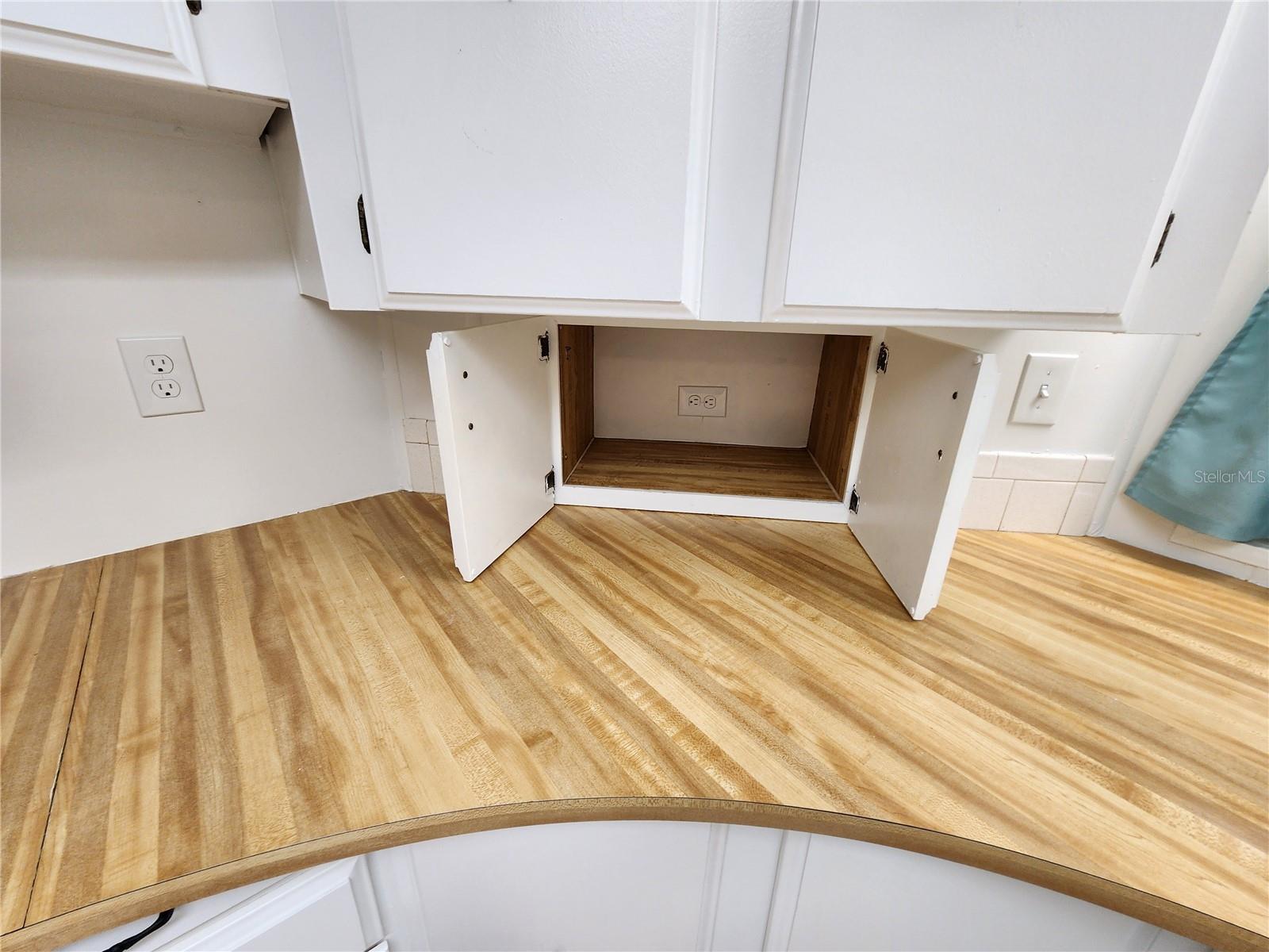 PALM LAKE ESTATES - Residential