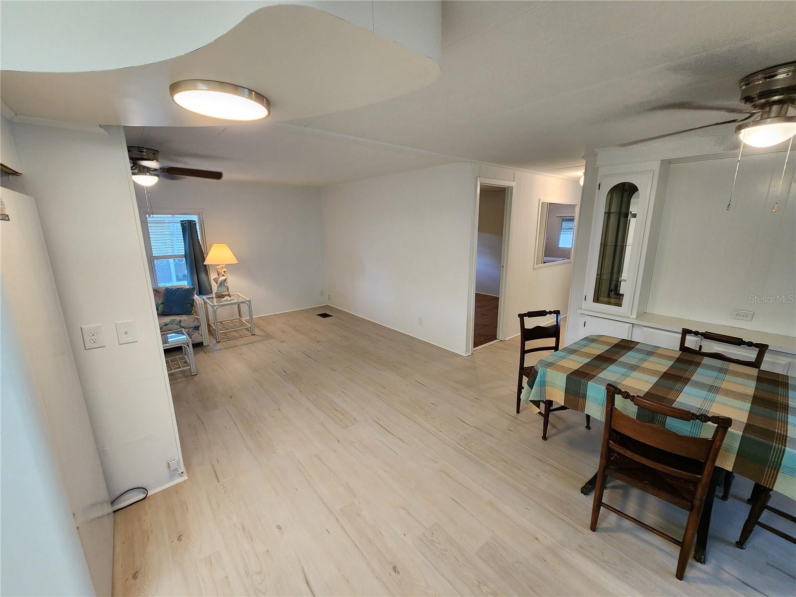 PALM LAKE ESTATES - Residential