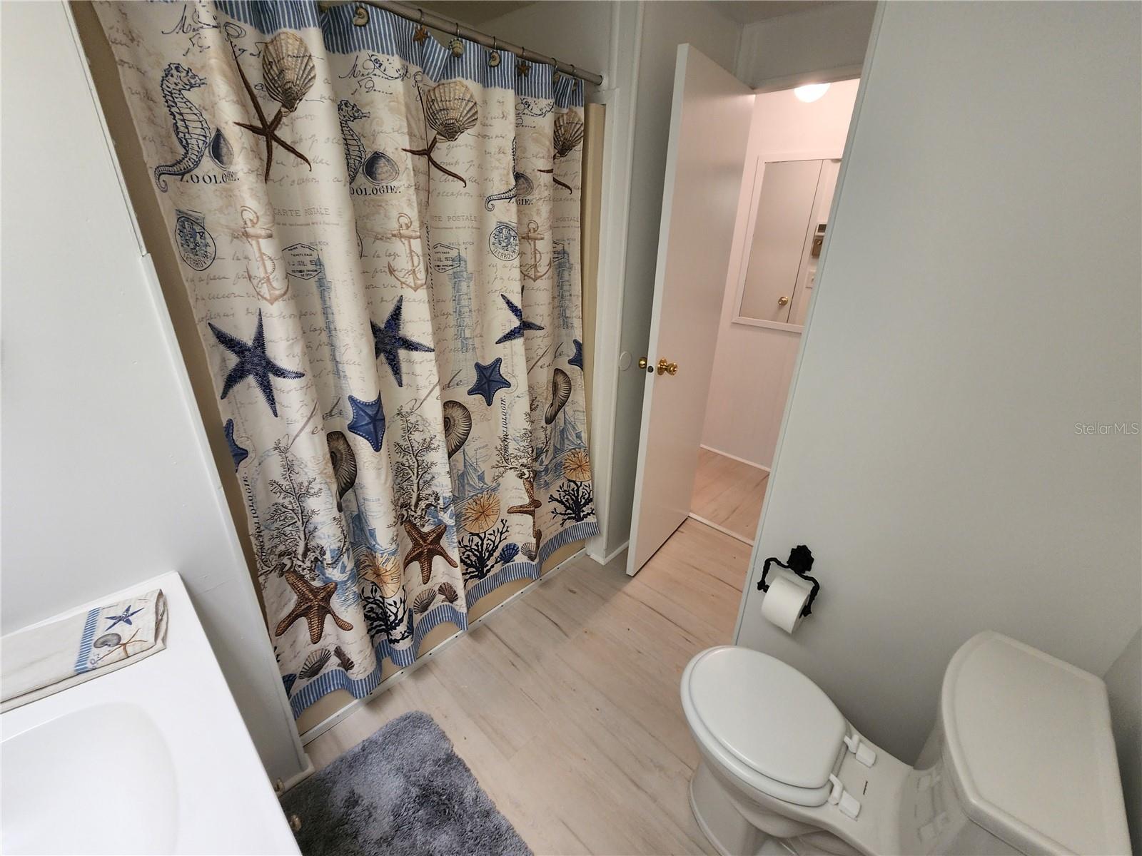 PALM LAKE ESTATES - Residential