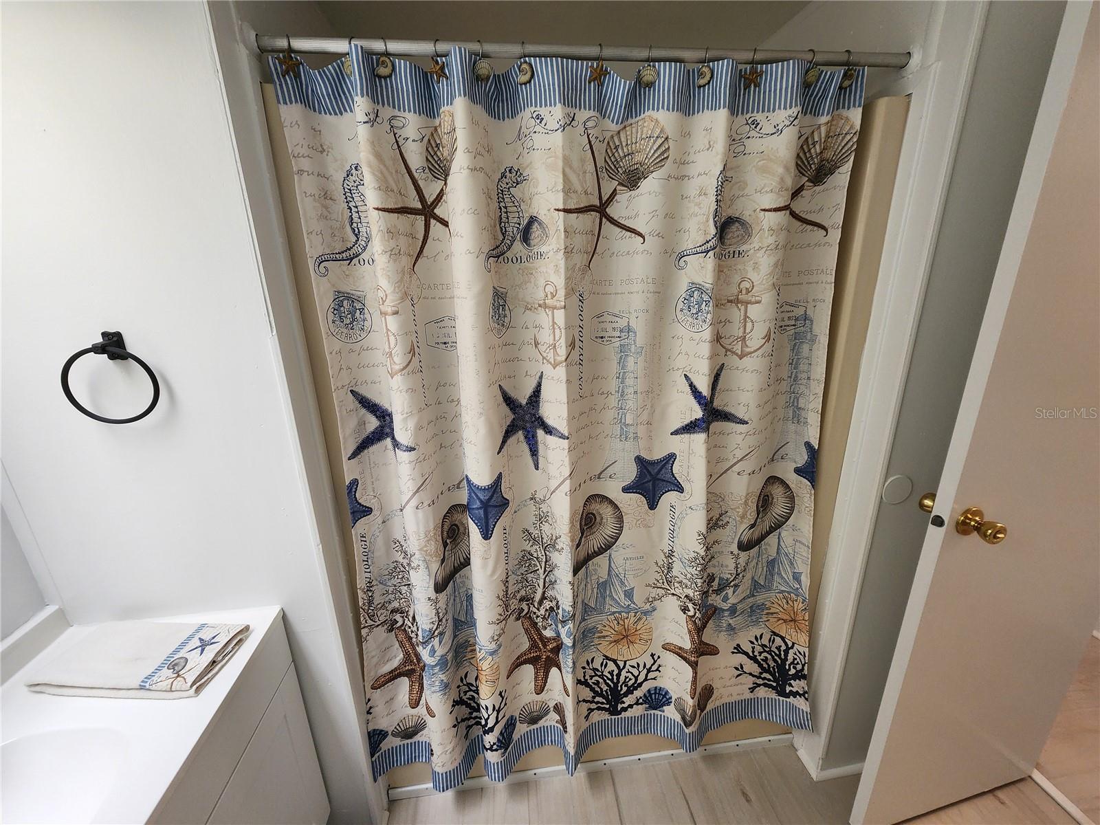 PALM LAKE ESTATES - Residential