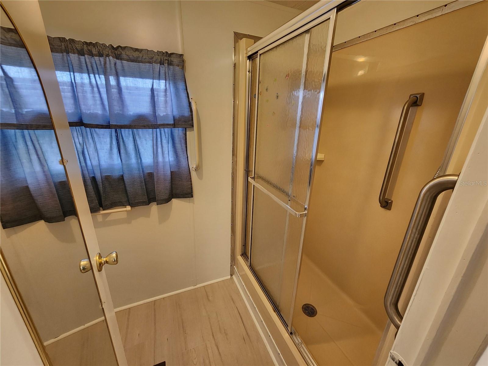 PALM LAKE ESTATES - Residential