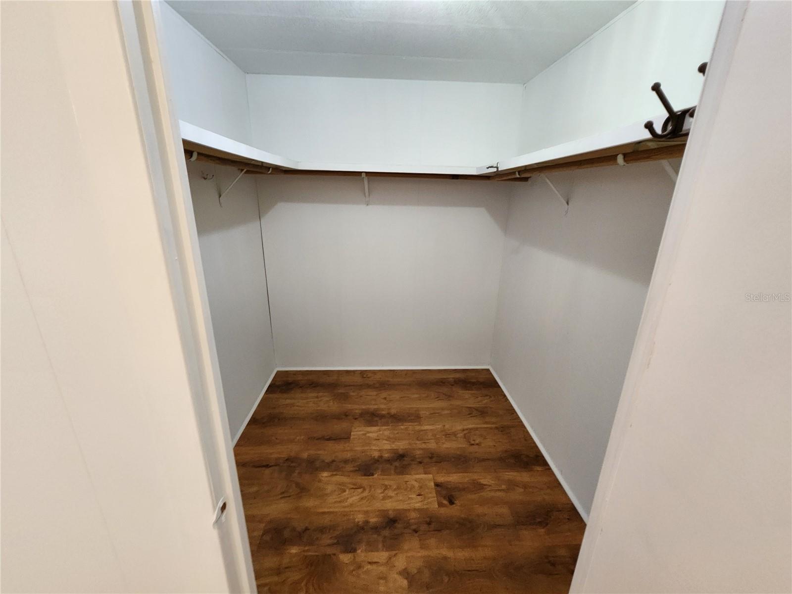 PALM LAKE ESTATES - Residential