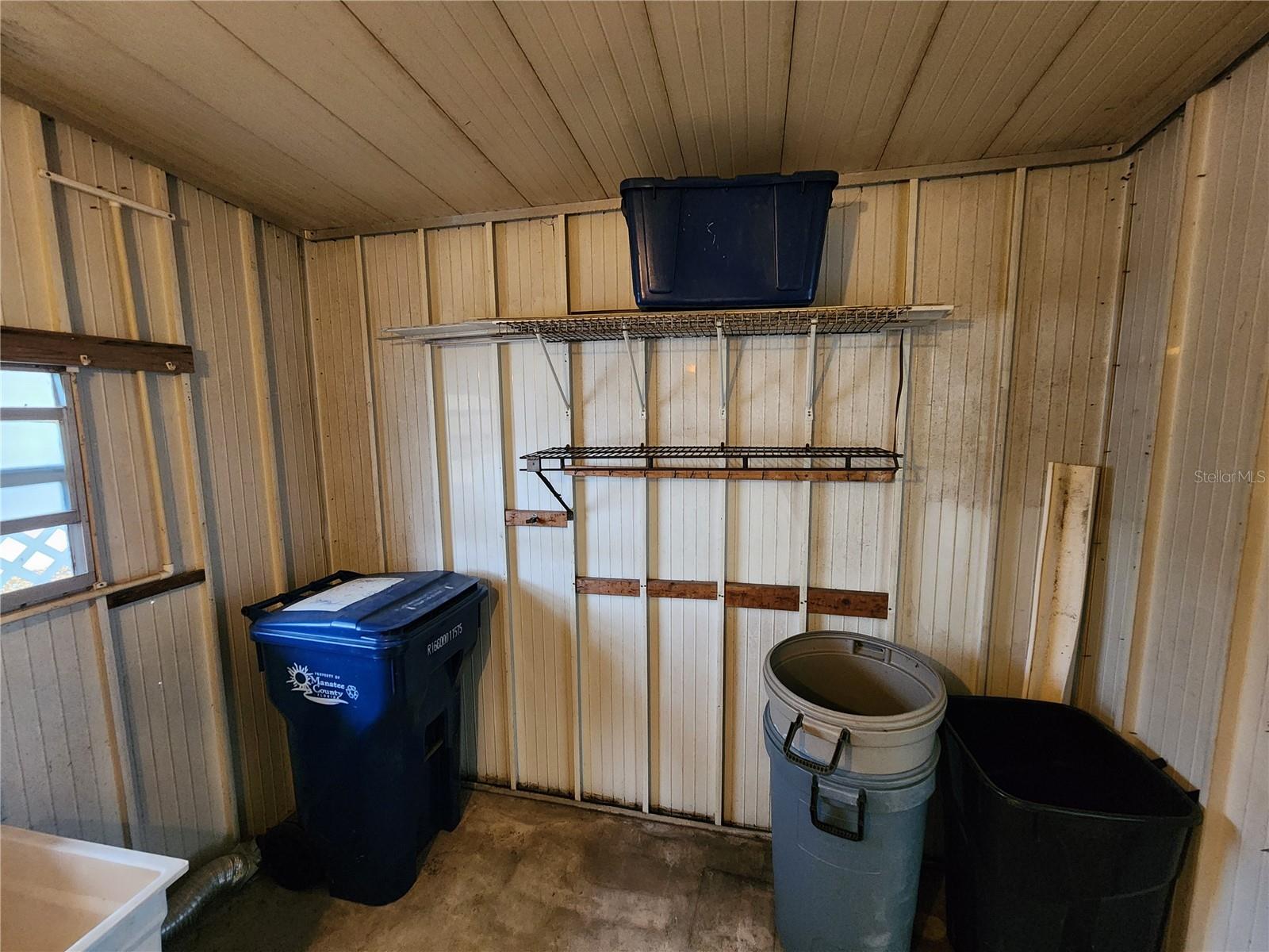 PALM LAKE ESTATES - Residential