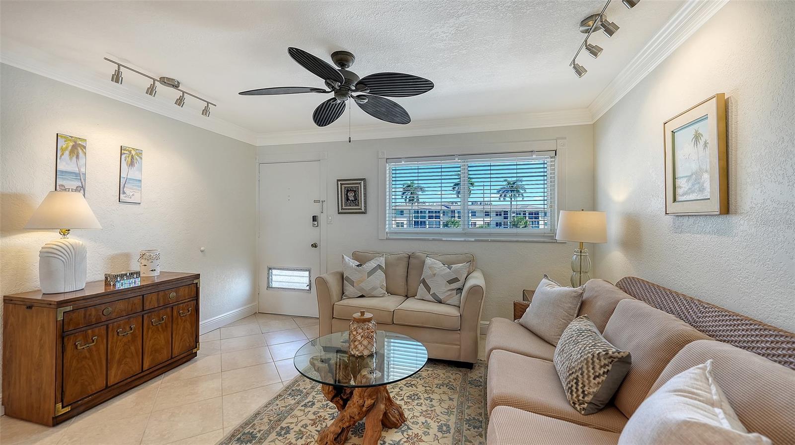 555 THE ESPLANADE N 303