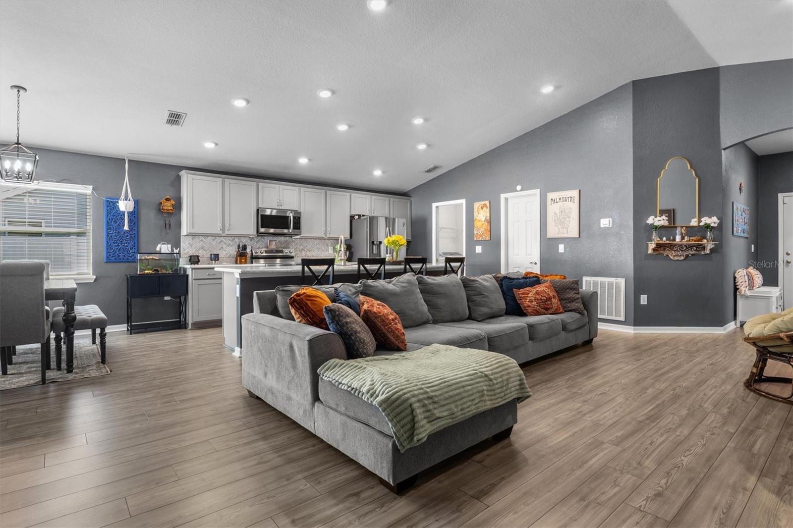 LANDINGS/EAGLE LAKE - Residential