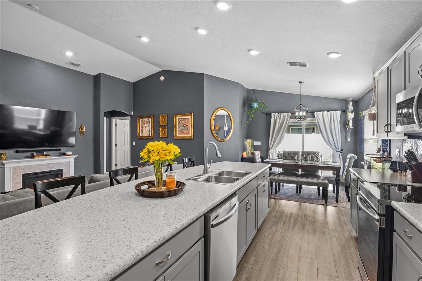 LANDINGS/EAGLE LAKE - Residential