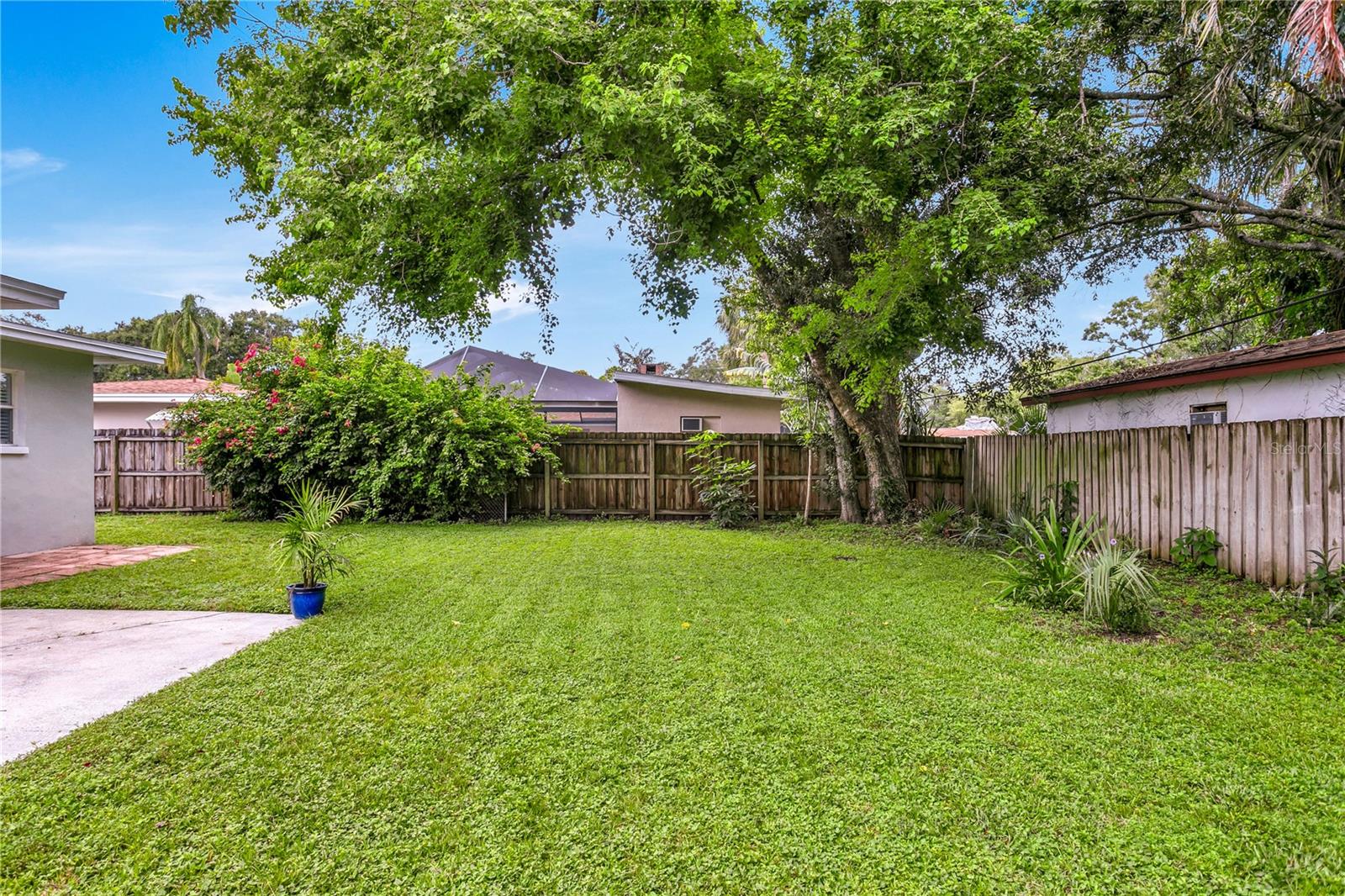 MANHATTAN MANOR 3 - Residential