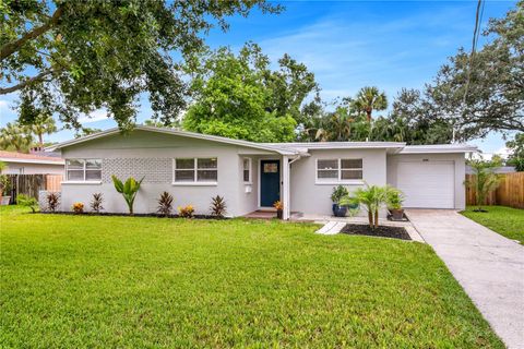 Photo of 4105 W Oakellar Avenue, Tampa, FL 33611 (MLS # TB8451385)