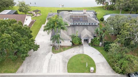 A home in PLANT CITY