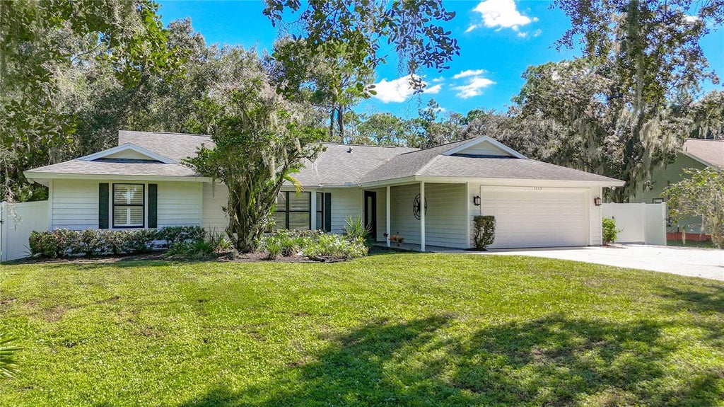 Photo of 1115 Mill Run E, Bradenton, FL 34212 (MLS # A4709887)