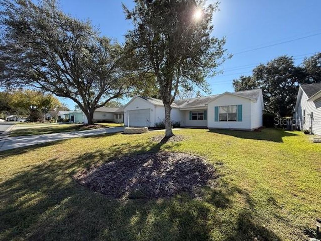 Photo of 438 San Pedro Drive, Lady Lake, FL 32159 (MLS # S5139321)