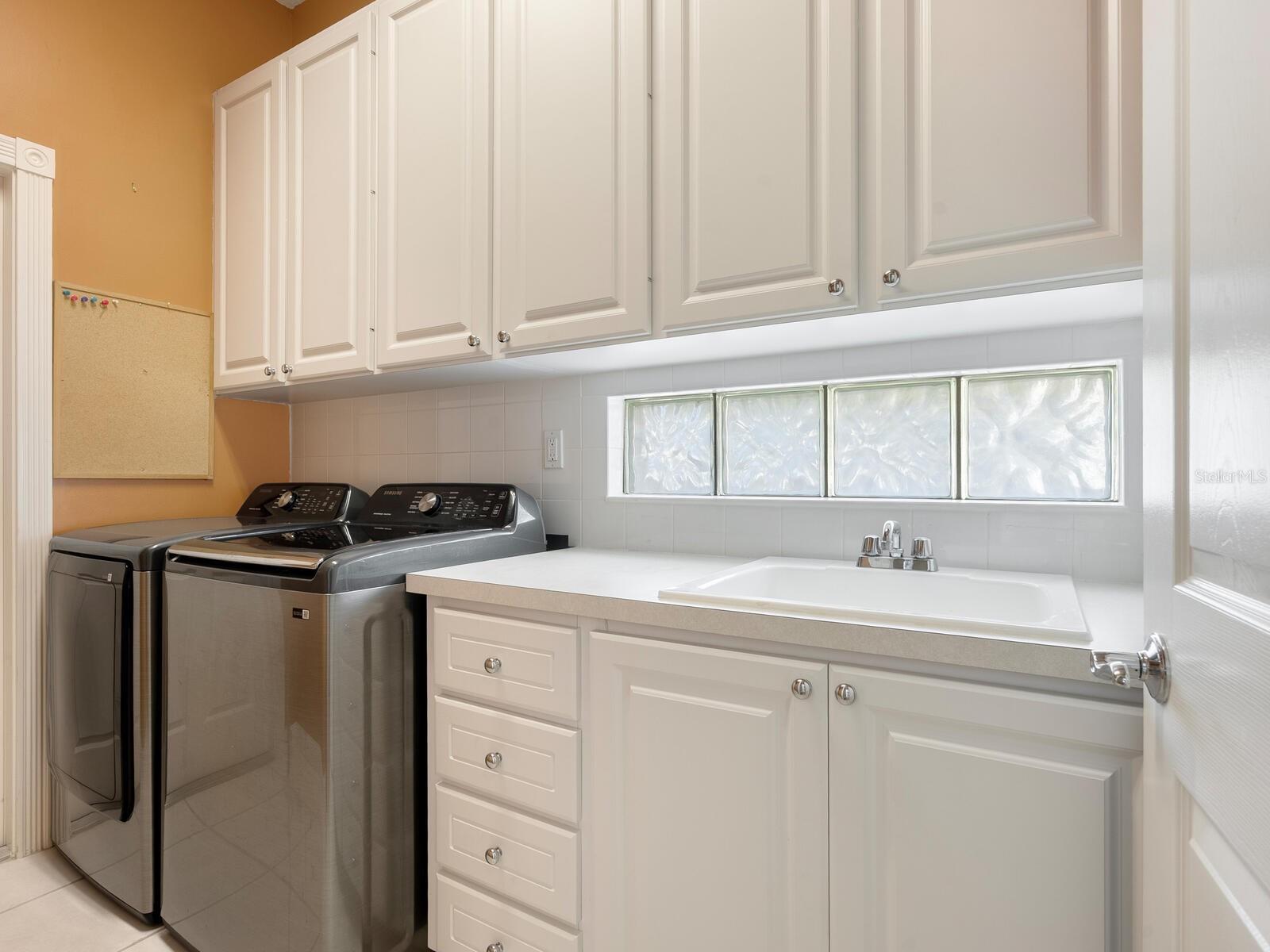 VILLAGEWALK - Residential