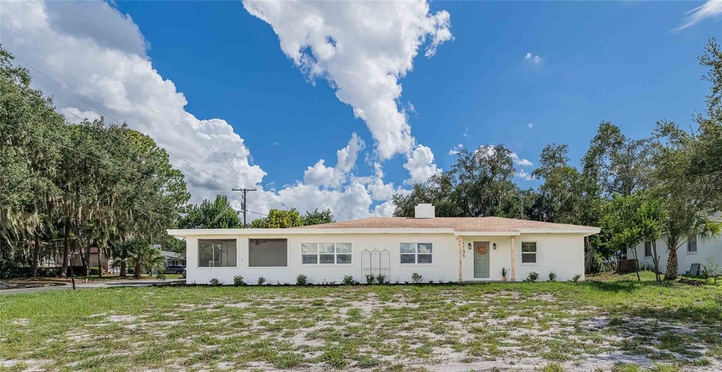 Photo of 1196 Lake Elbert Drive SE, Winter Haven, FL 33880 (MLS # P4939949)