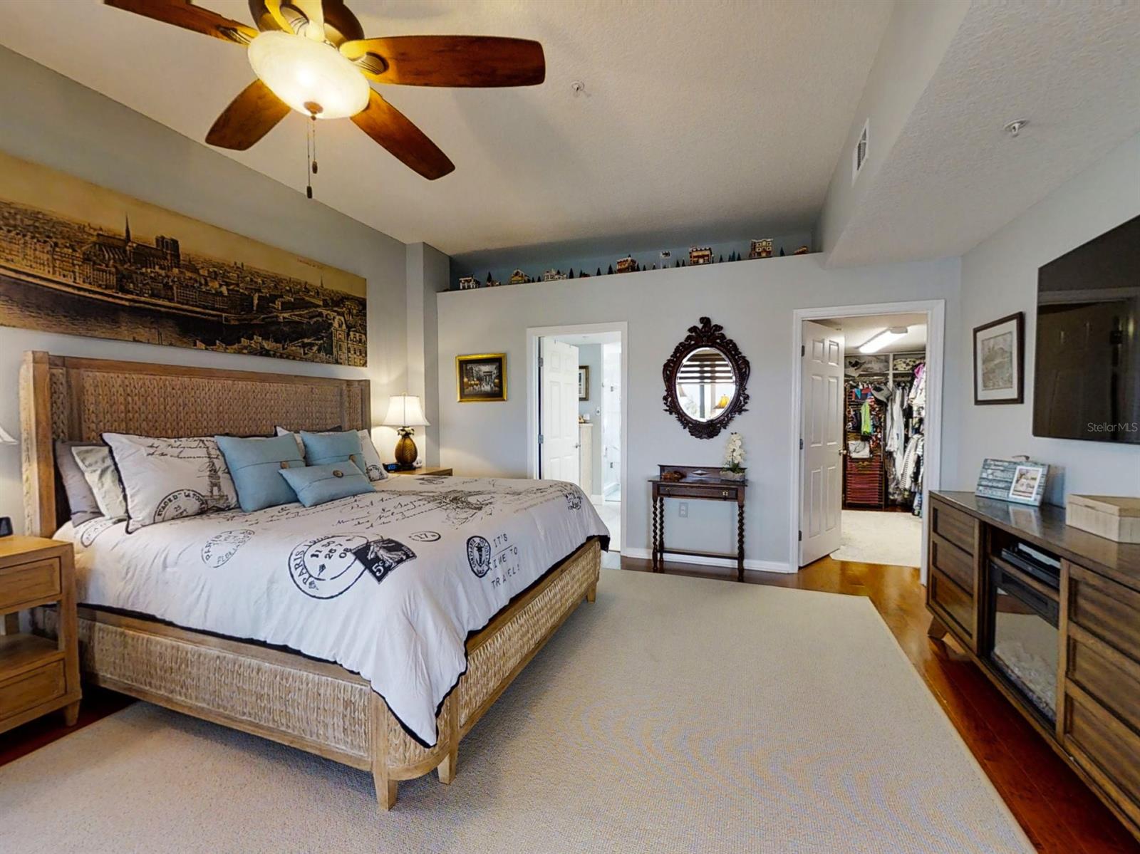 Flores Del Rio Condo - Residential