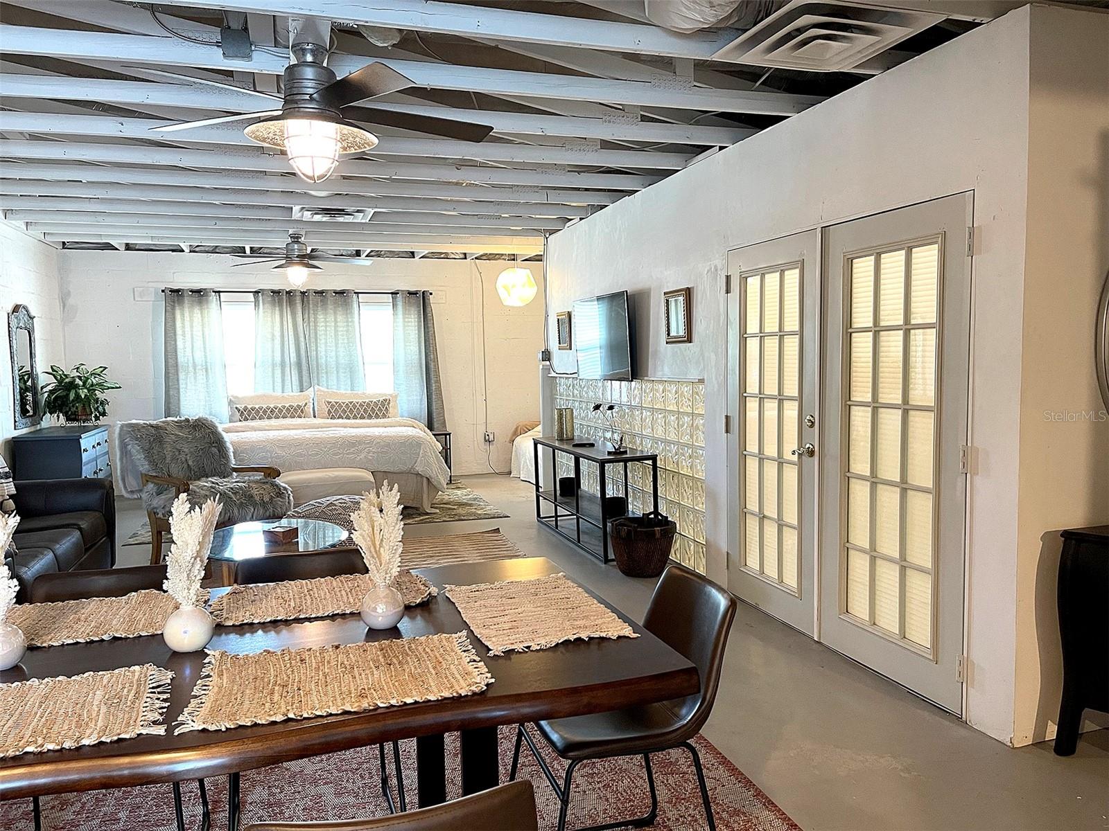 1600 - GULF GATE UNIT 02 - Residential Lease