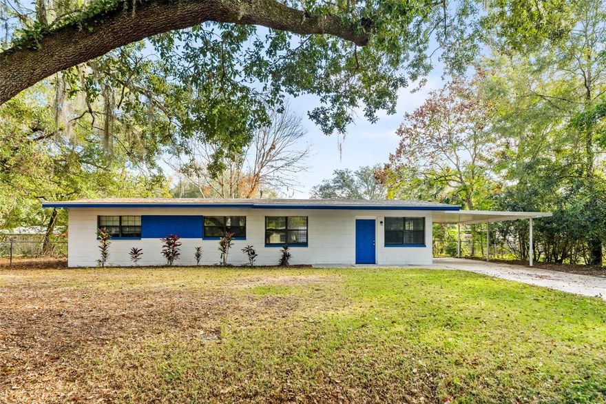 NO HOA !
WALKING DISTANCE TO GREENTREE PARK !
WALKING DISTANCE TO NORTON ELEMENTARY SCHOOL!
1.5 MILES FROM SHANDS HOSPITAL! 
1.7 MILES FROM NORTH FLRODA HCA HOSPITAL!