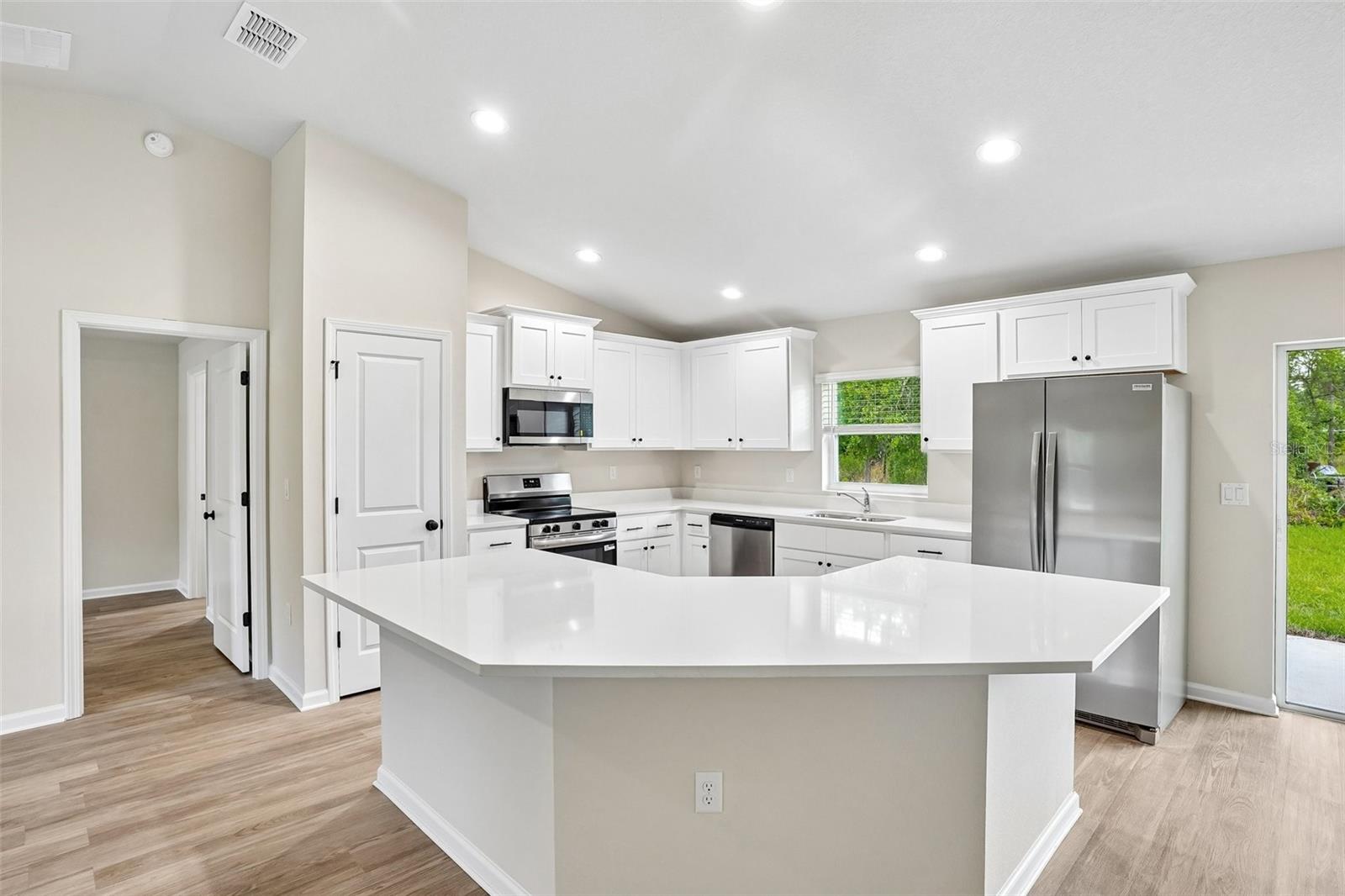 SILVER SPRINGS SHORES - Residential