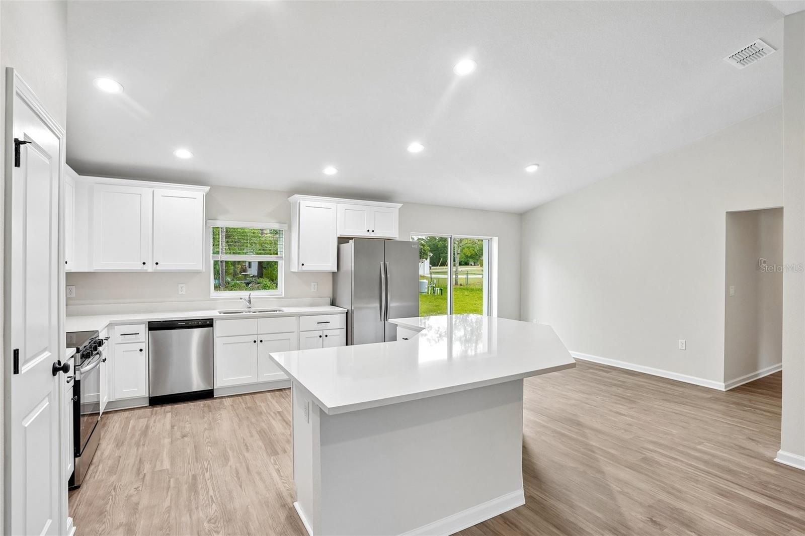 SILVER SPRINGS SHORES - Residential