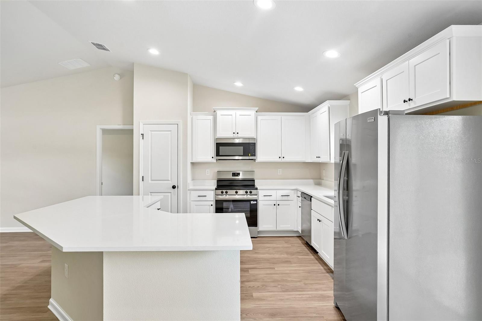 SILVER SPRINGS SHORES - Residential