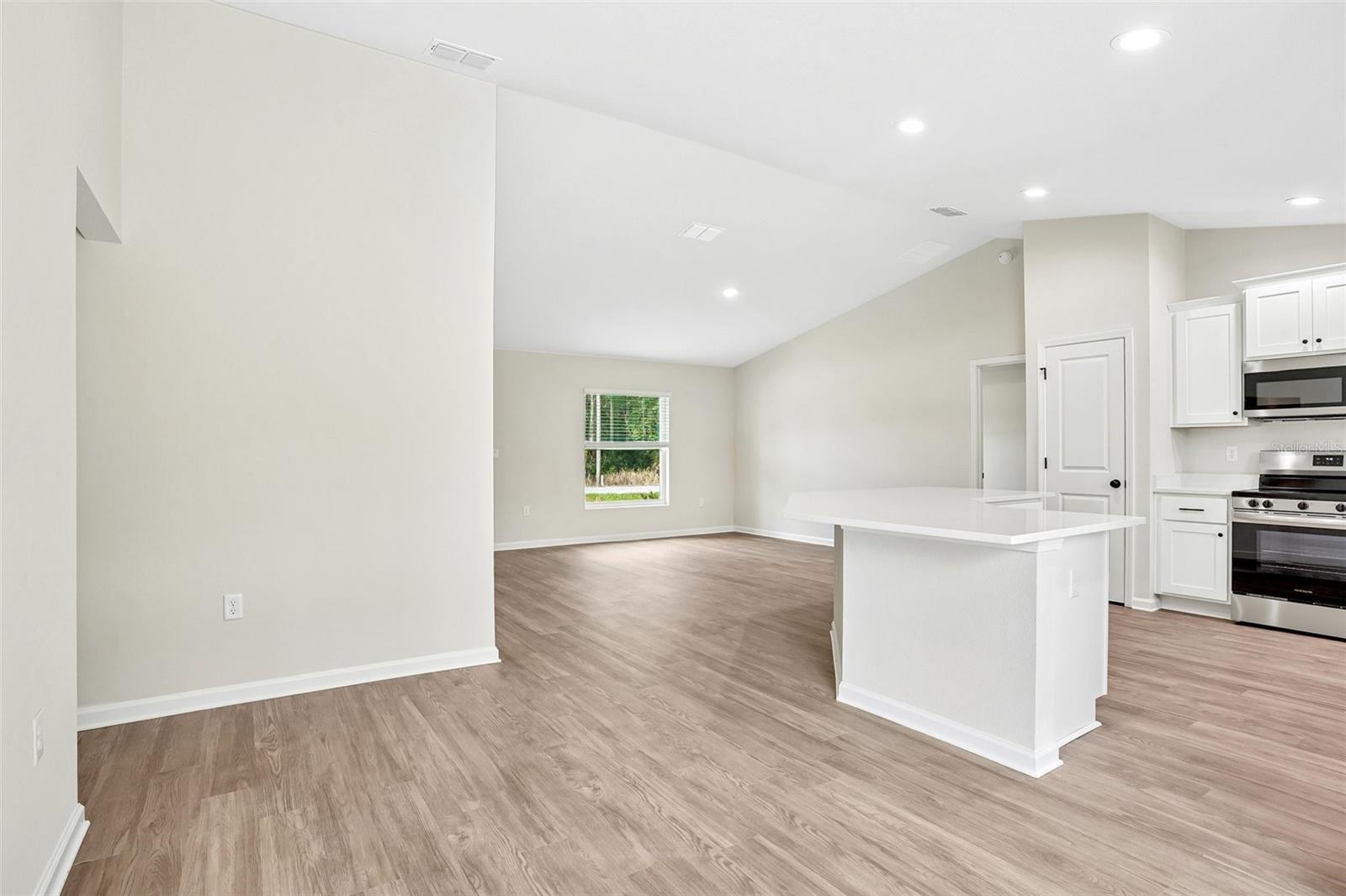 SILVER SPRINGS SHORES - Residential