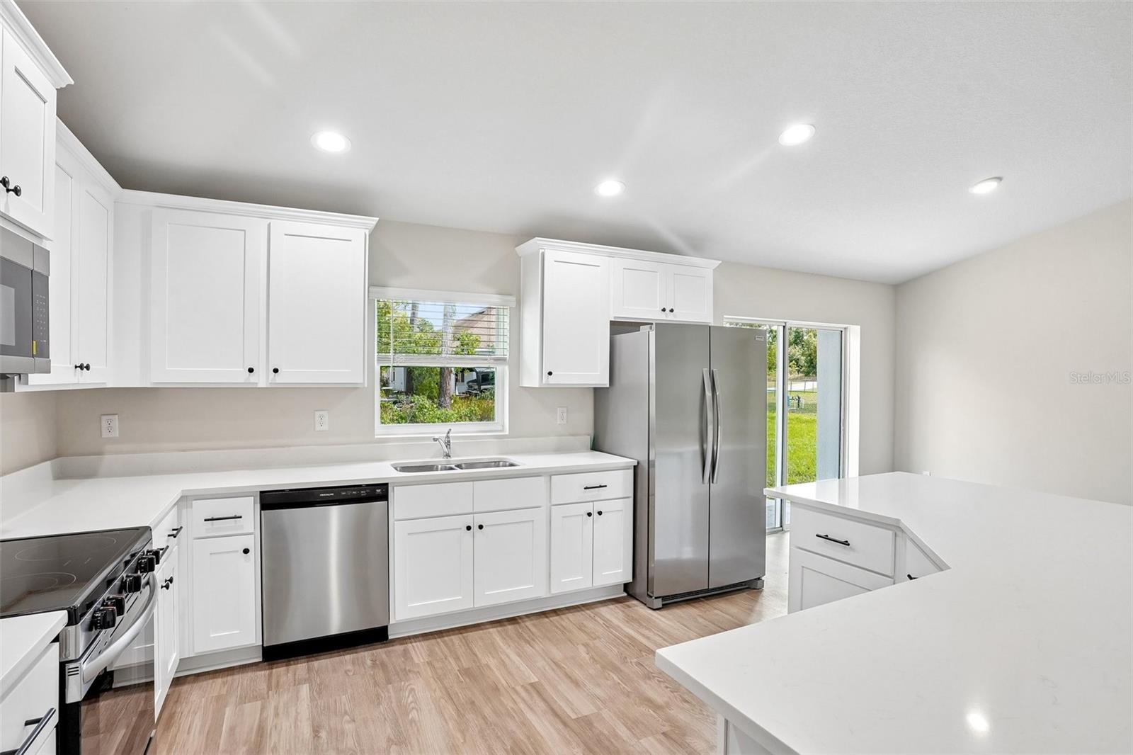 SILVER SPRINGS SHORES - Residential