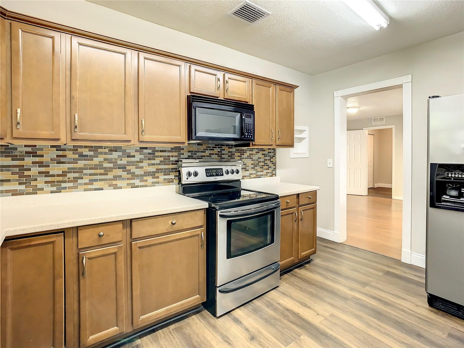 LAKEWOOD ESTATES SEC F - Residential Lease