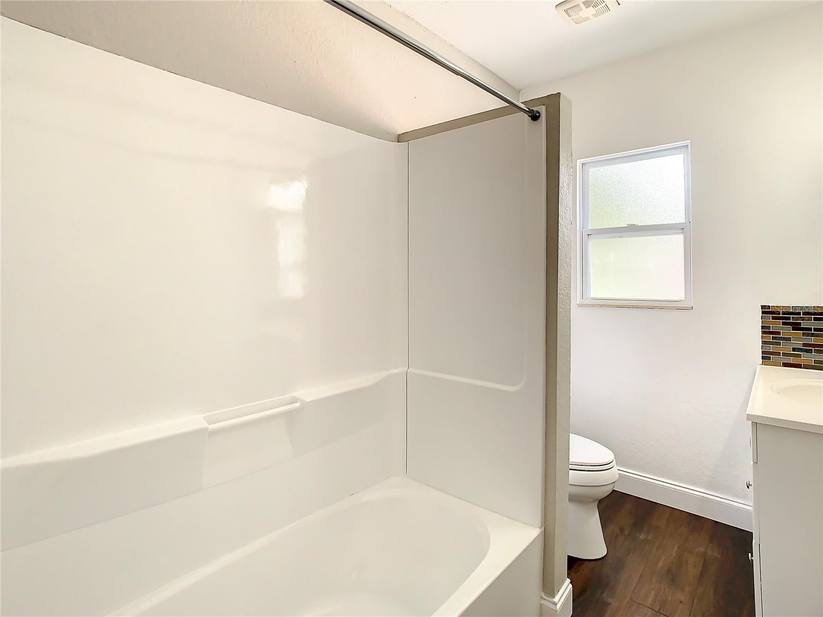 LAKEWOOD ESTATES SEC F - Residential Lease