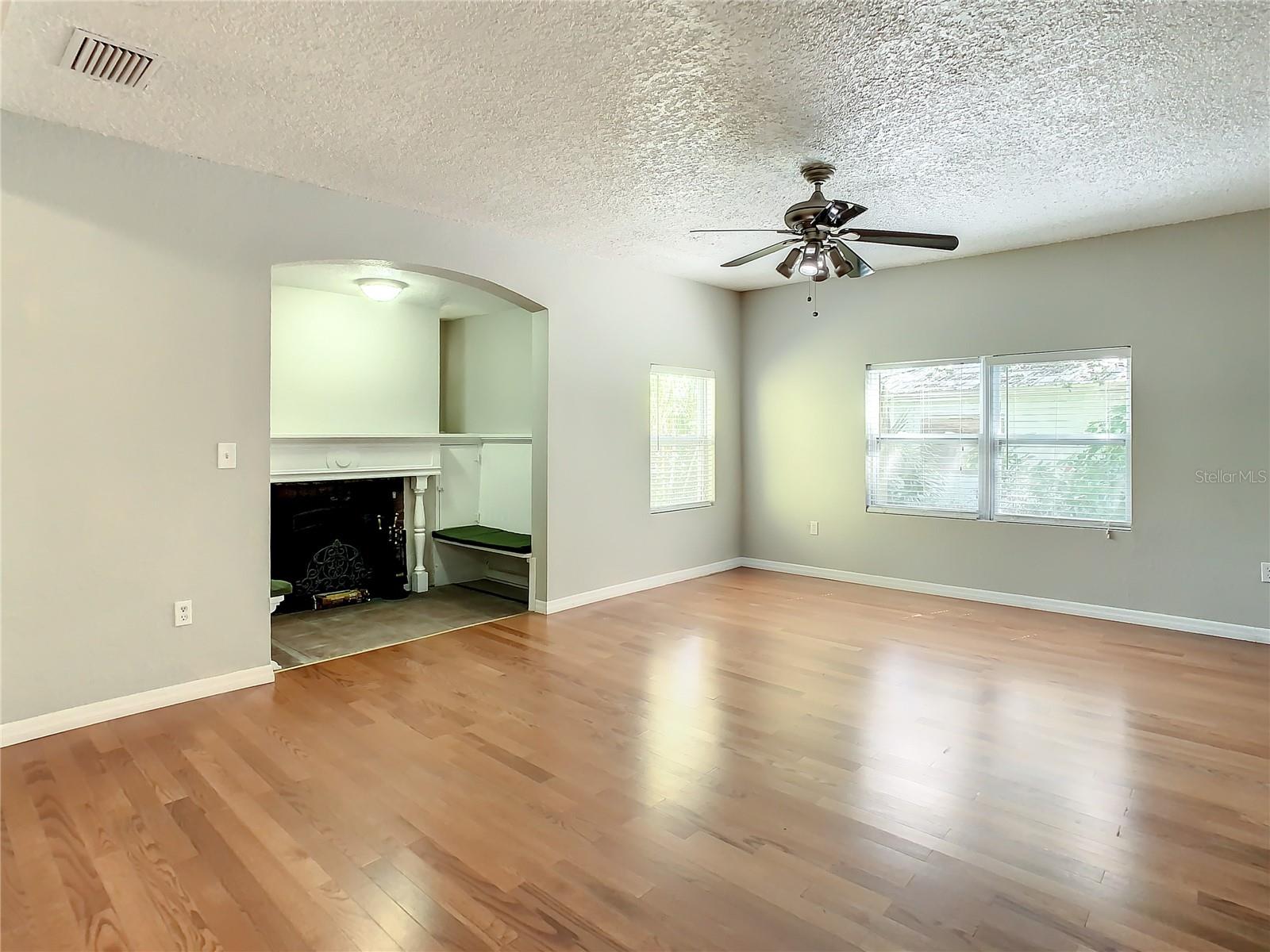 LAKEWOOD ESTATES SEC F - Residential Lease