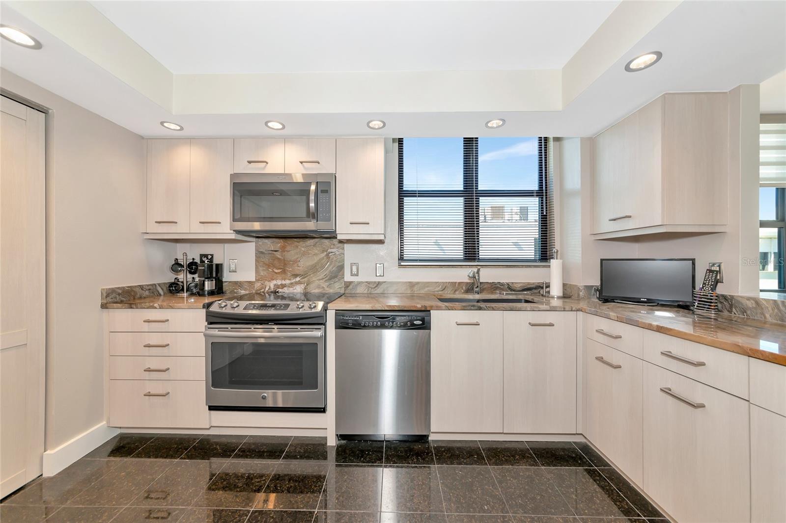 LAWRENCE POINTE I - Residential Lease