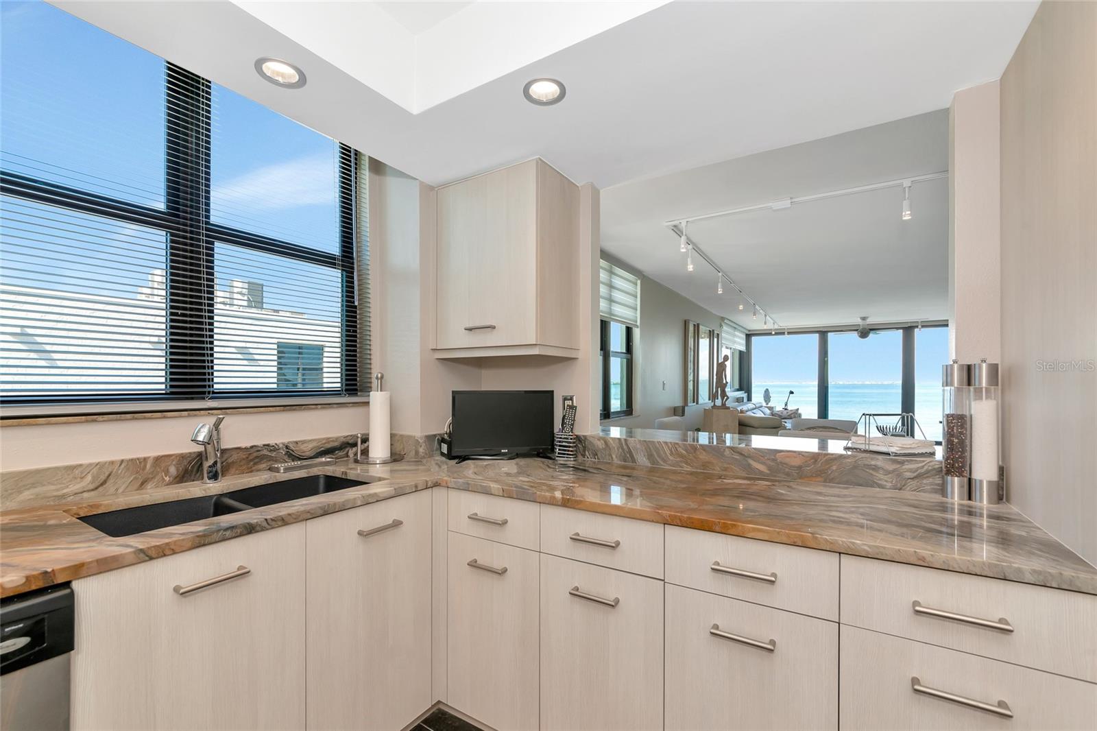 LAWRENCE POINTE I - Residential Lease