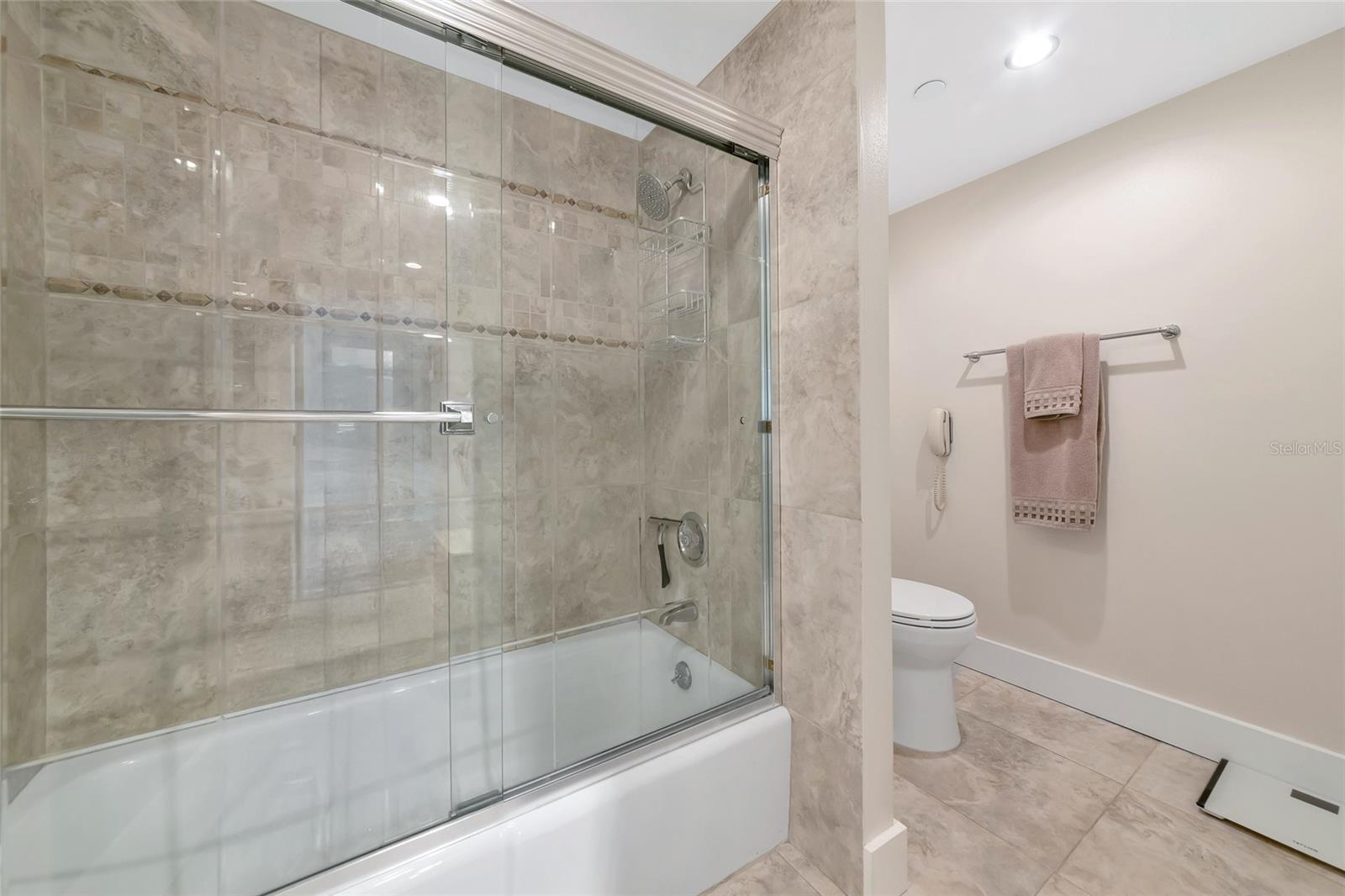 LAWRENCE POINTE I - Residential Lease