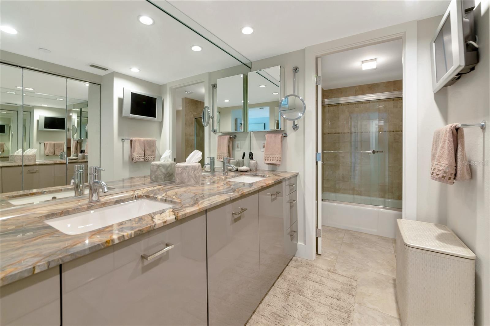 LAWRENCE POINTE I - Residential Lease