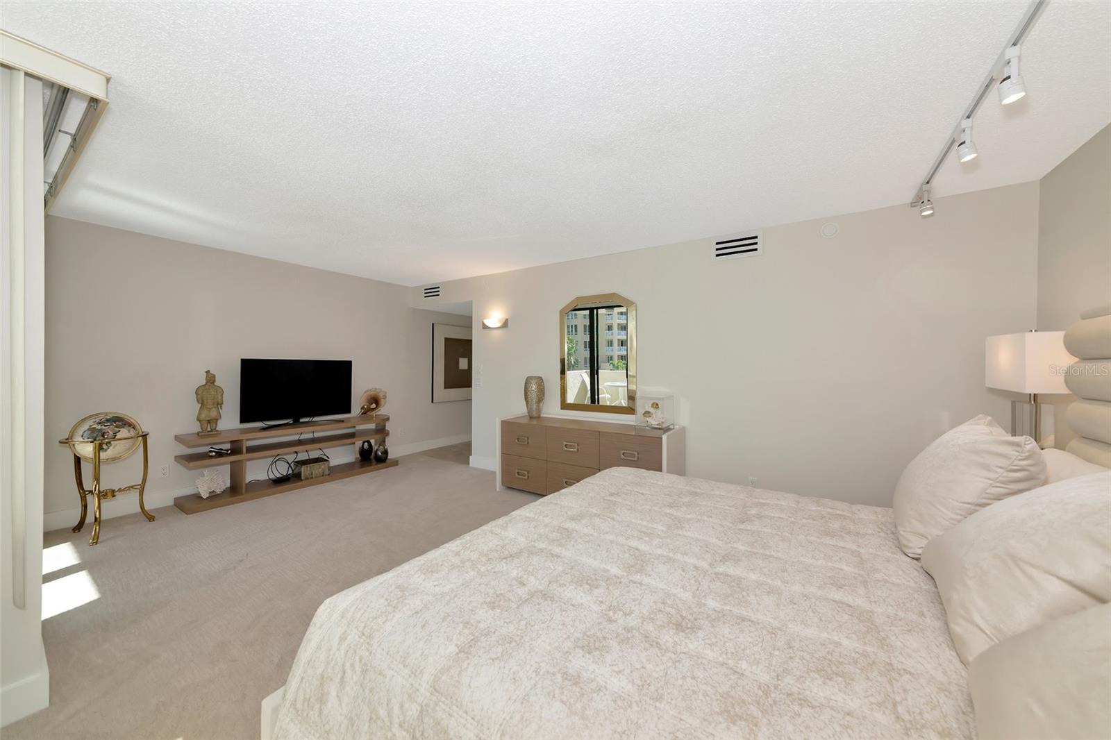 LAWRENCE POINTE I - Residential Lease