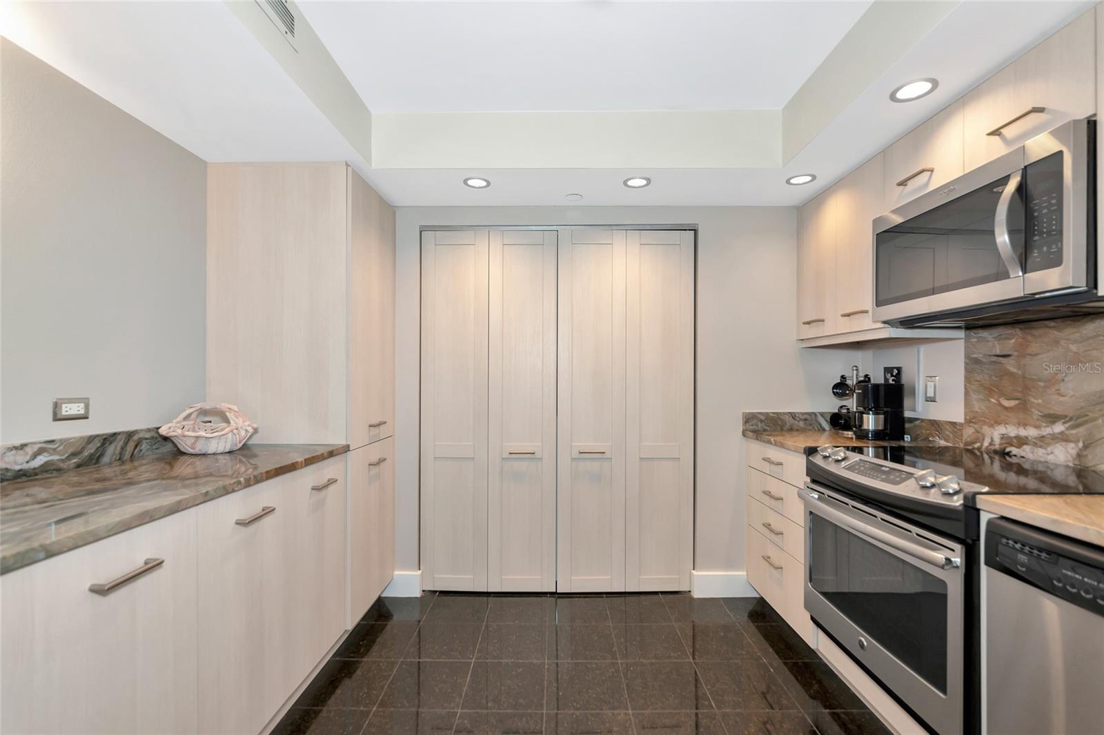 LAWRENCE POINTE I - Residential Lease