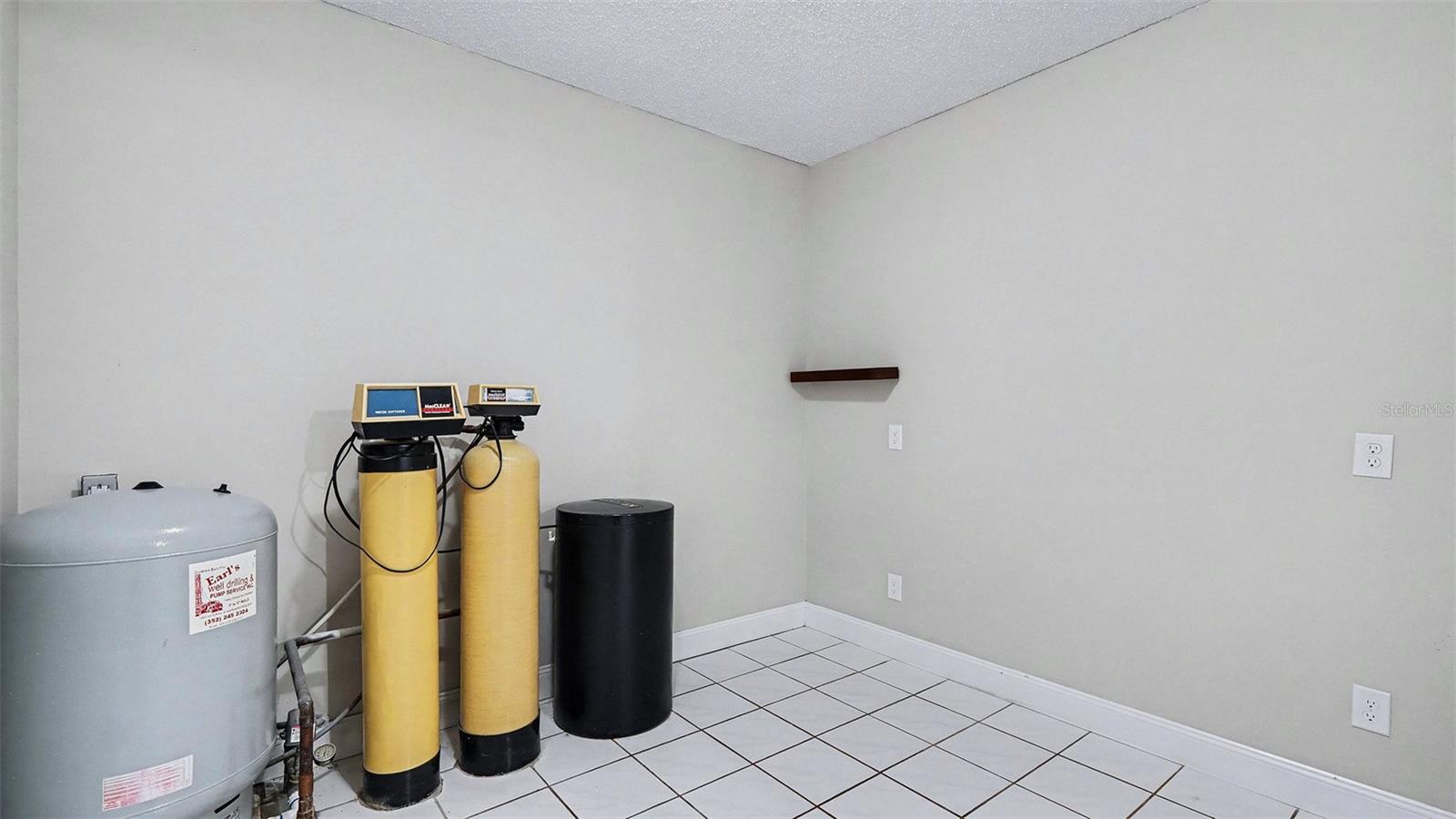 TRI-LAKES MANOR - Residential