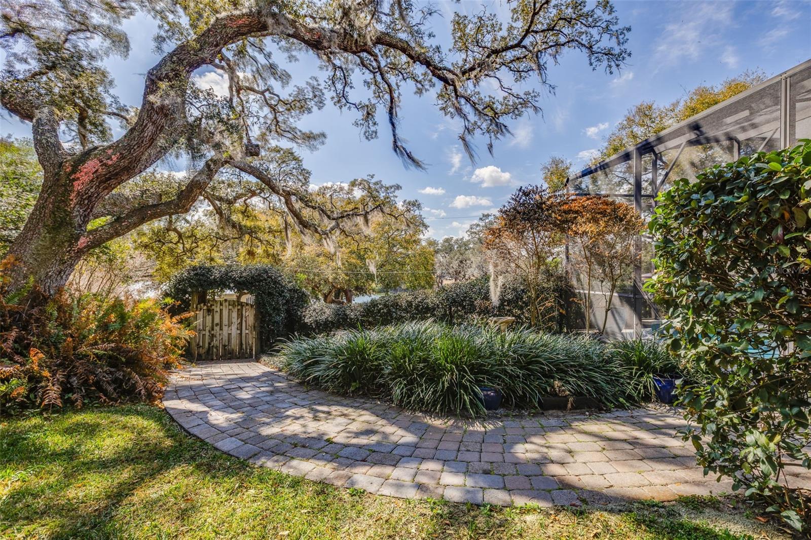 EUSTIS CRIPPIN CROOKED - Residential