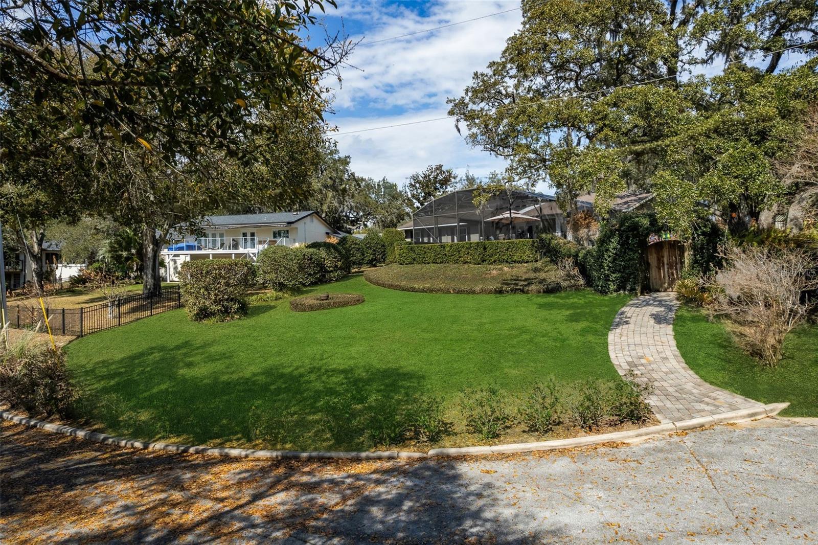 EUSTIS CRIPPIN CROOKED - Residential