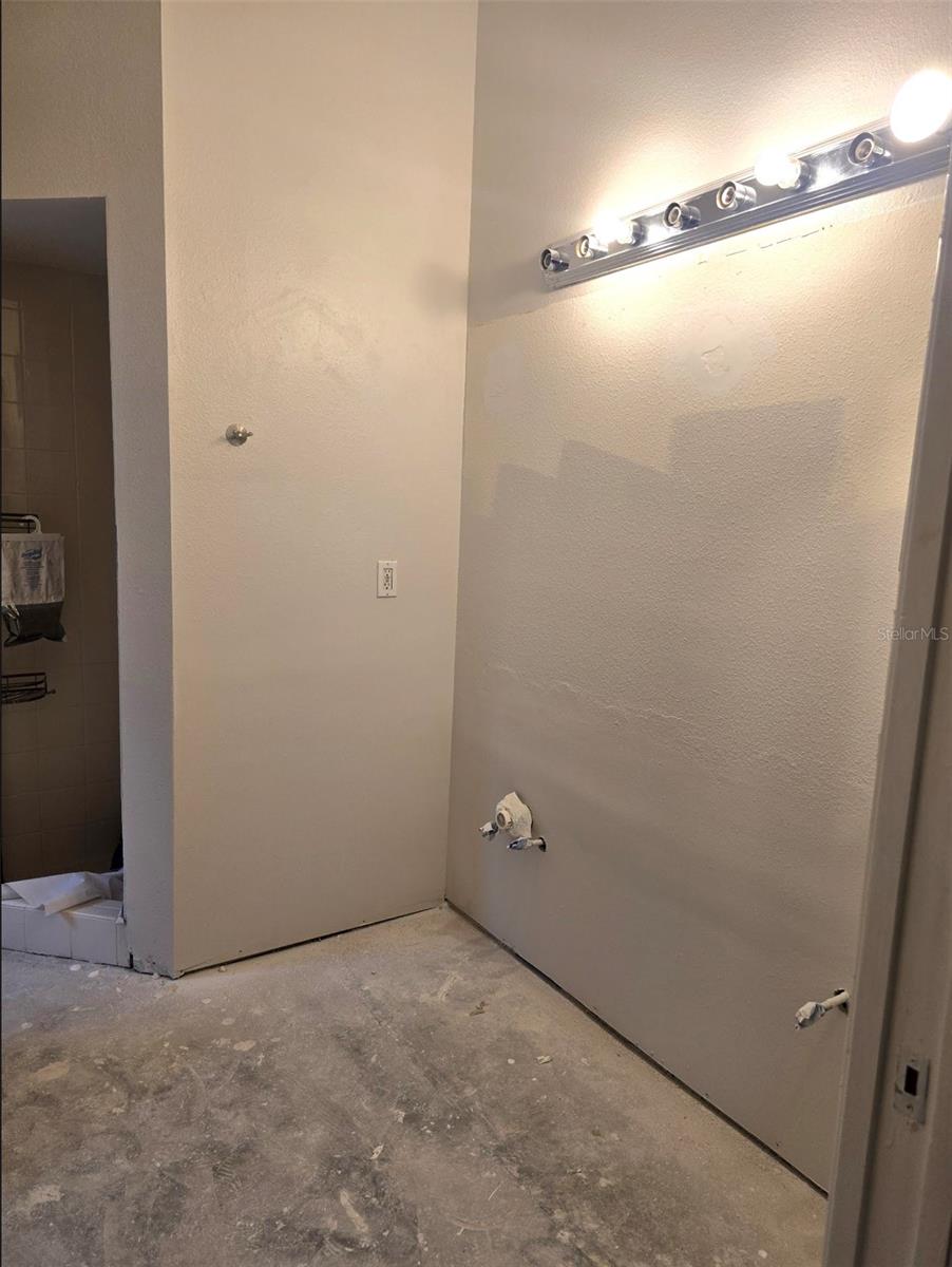 THOUSAND OAKS MULTI-FAM 01-4 - Residential