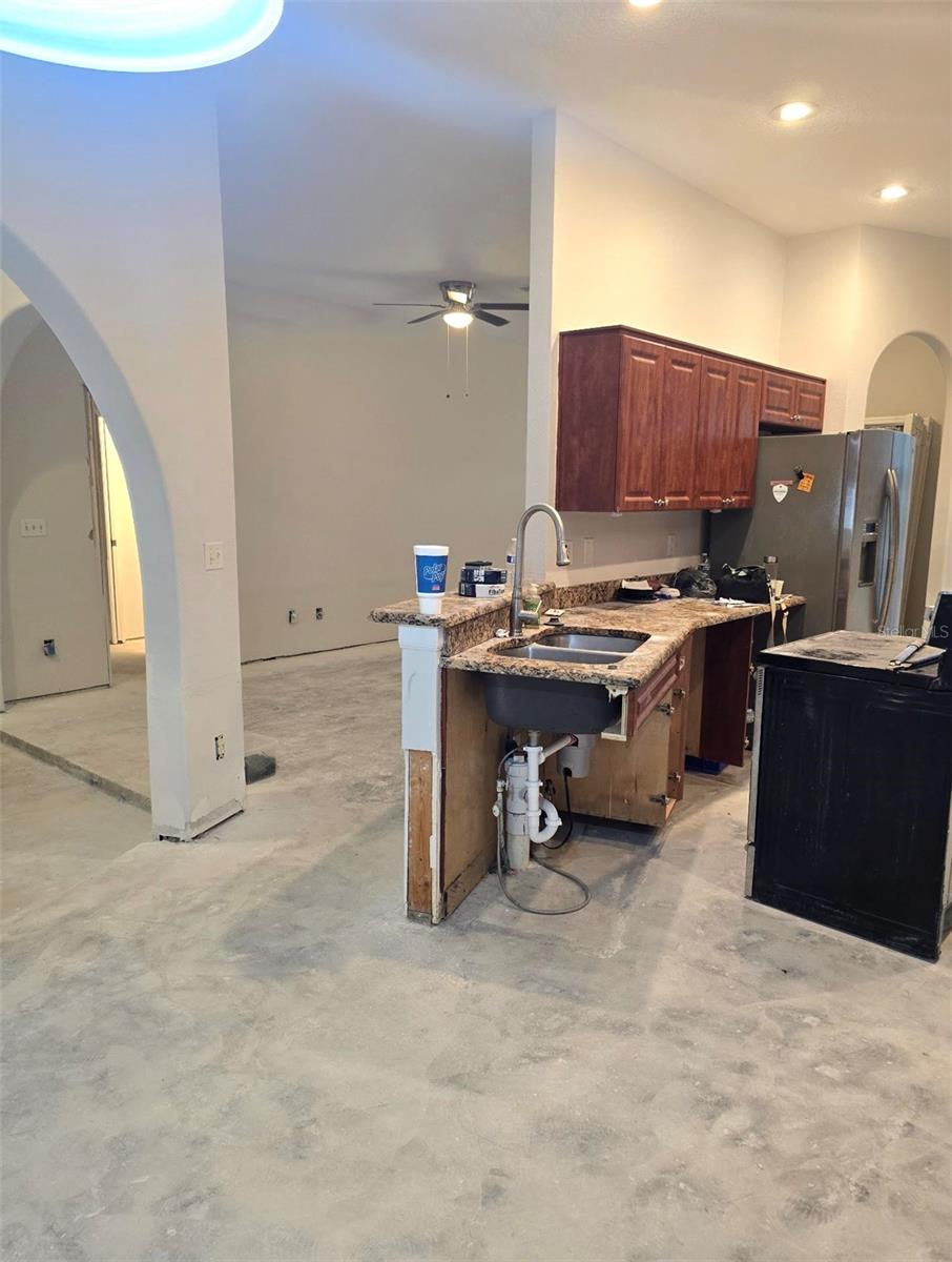 THOUSAND OAKS MULTI-FAM 01-4 - Residential