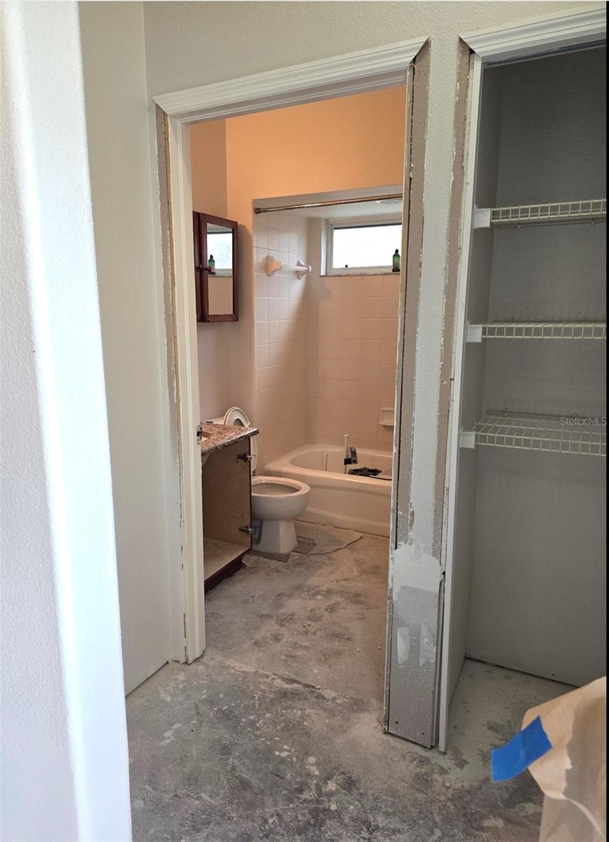 THOUSAND OAKS MULTI-FAM 01-4 - Residential