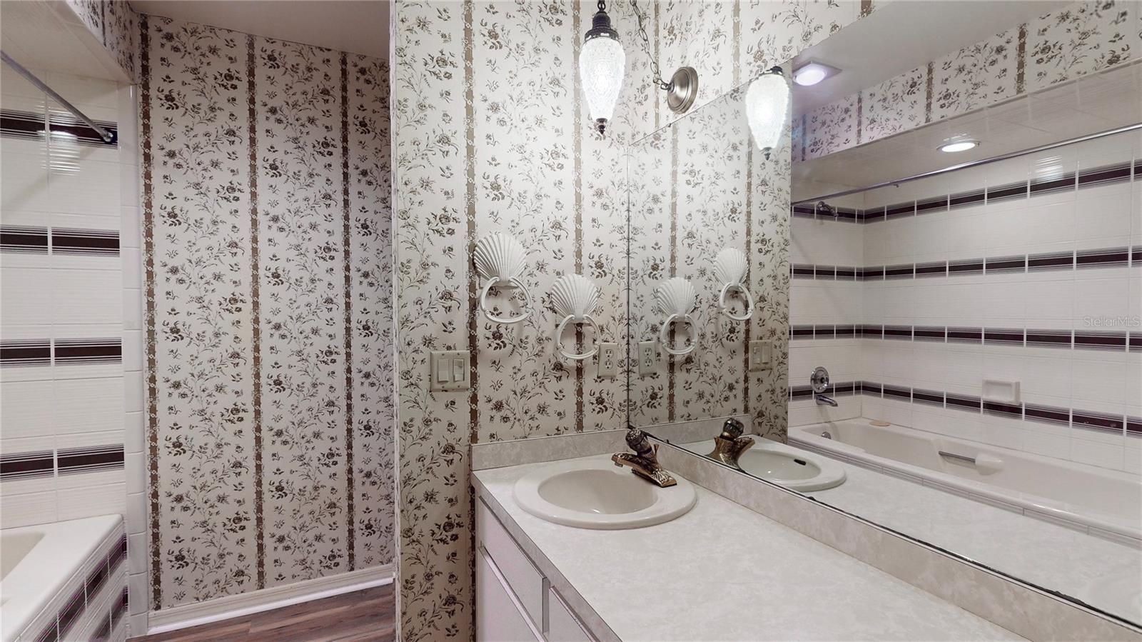 EUSTIS HERMOSA SHORES - Residential