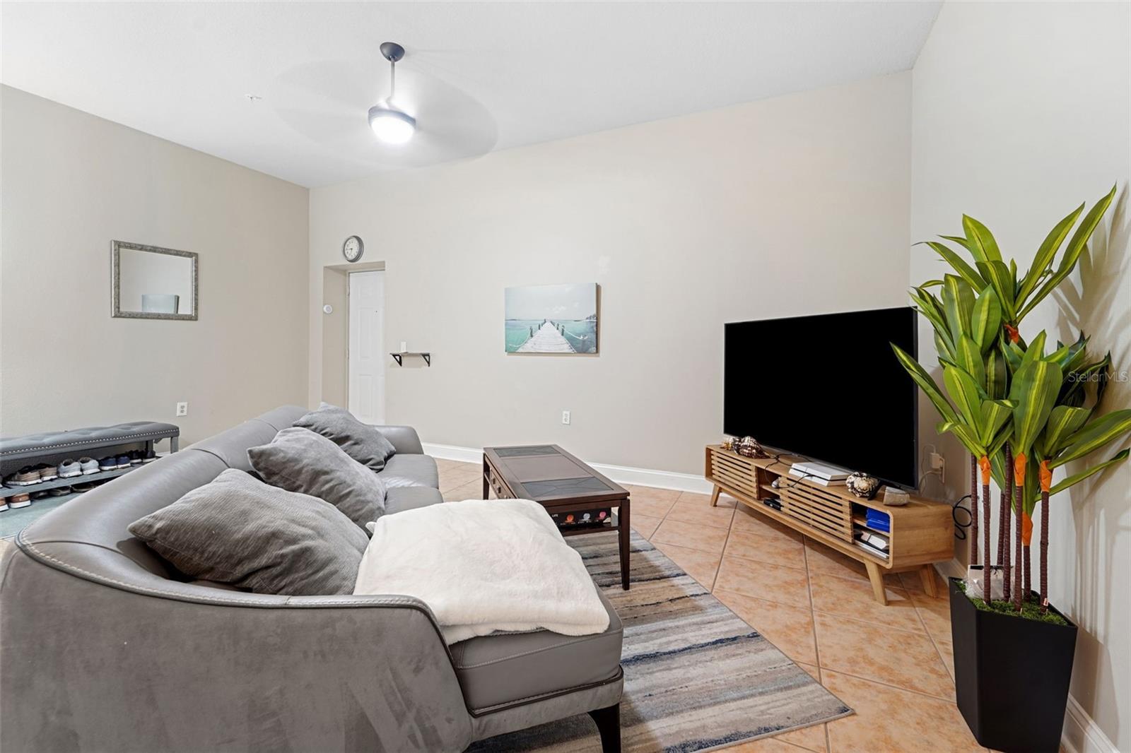 701 MIRROR LAKE DRIVE N 120