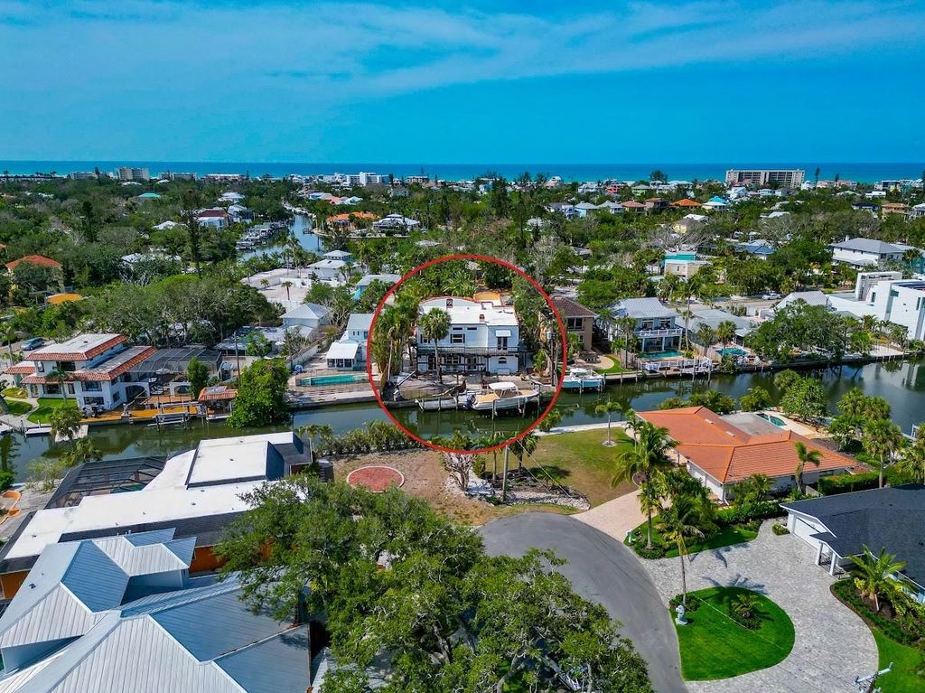 Photo of 681 Avenida De Mayo, Sarasota, FL 34242 (MLS # A4652166)