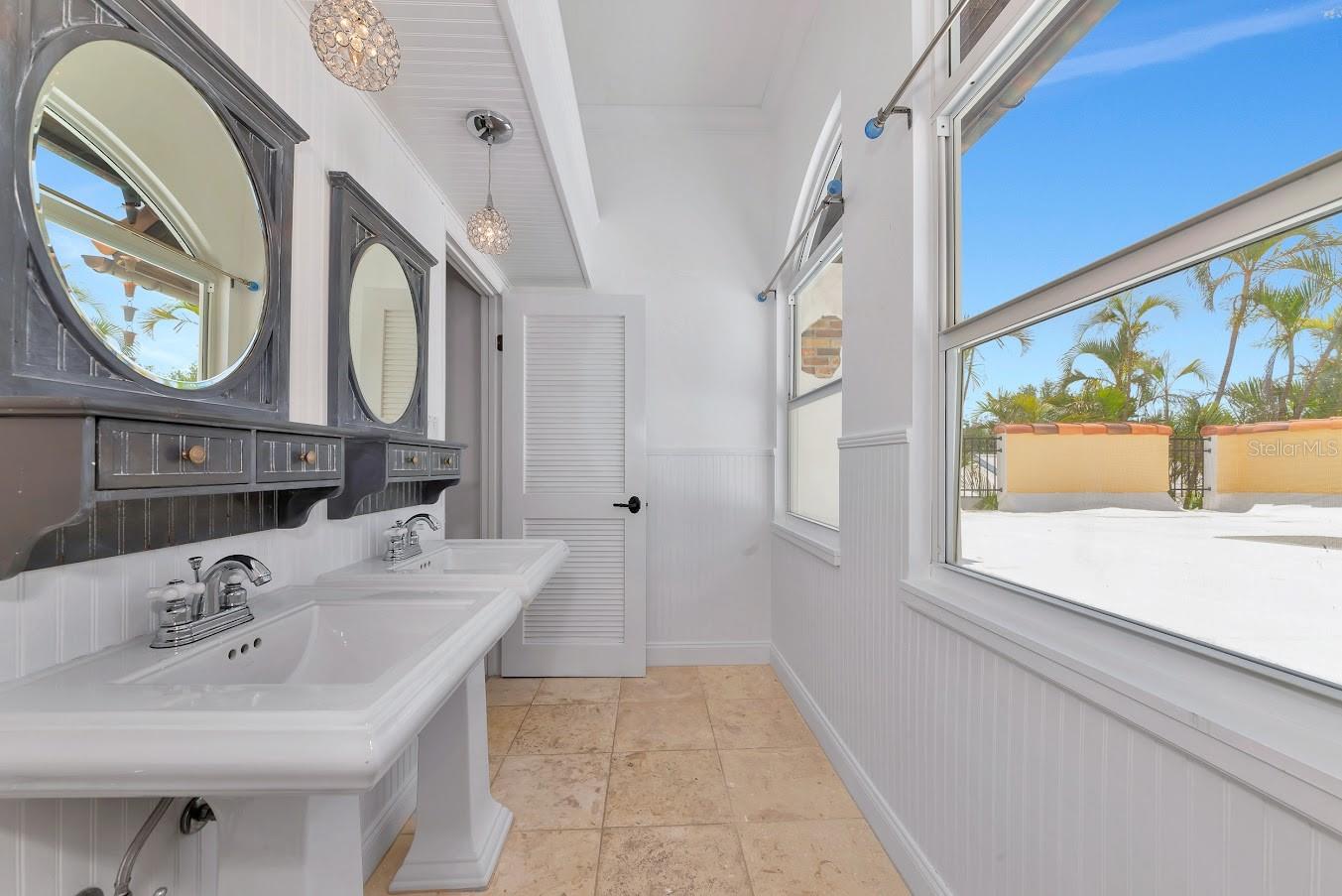 SARASOTA BEACH - Residential