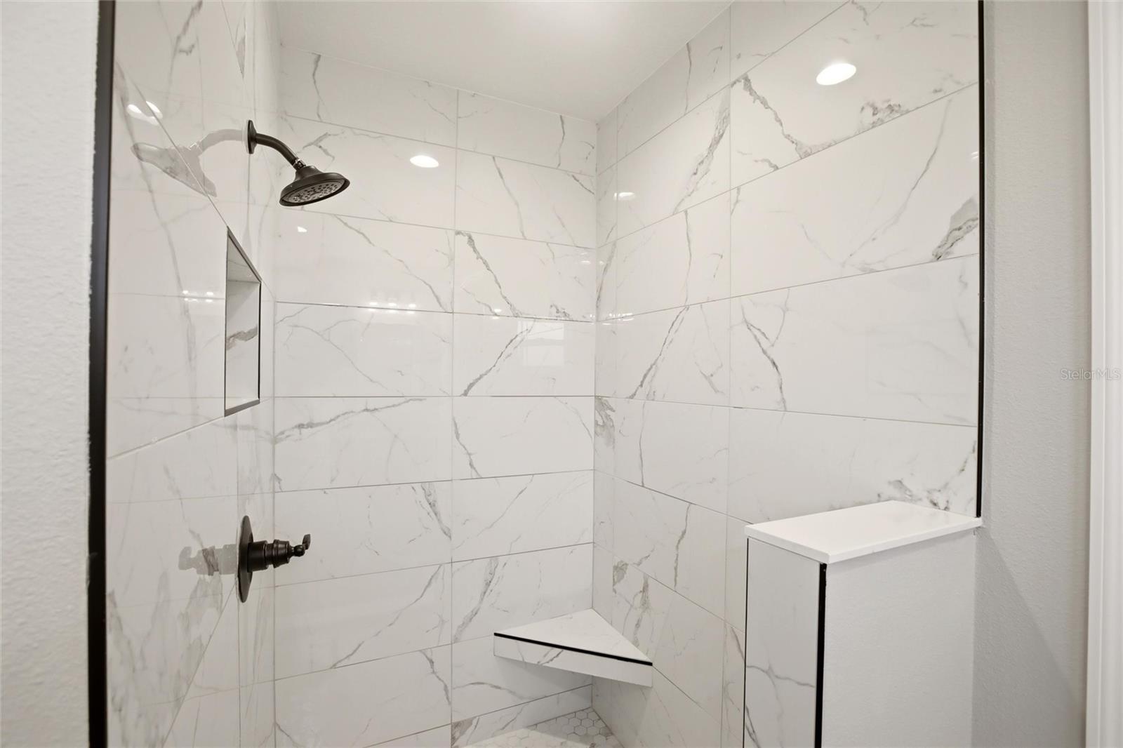 THOMPSON ESTATES - Residential