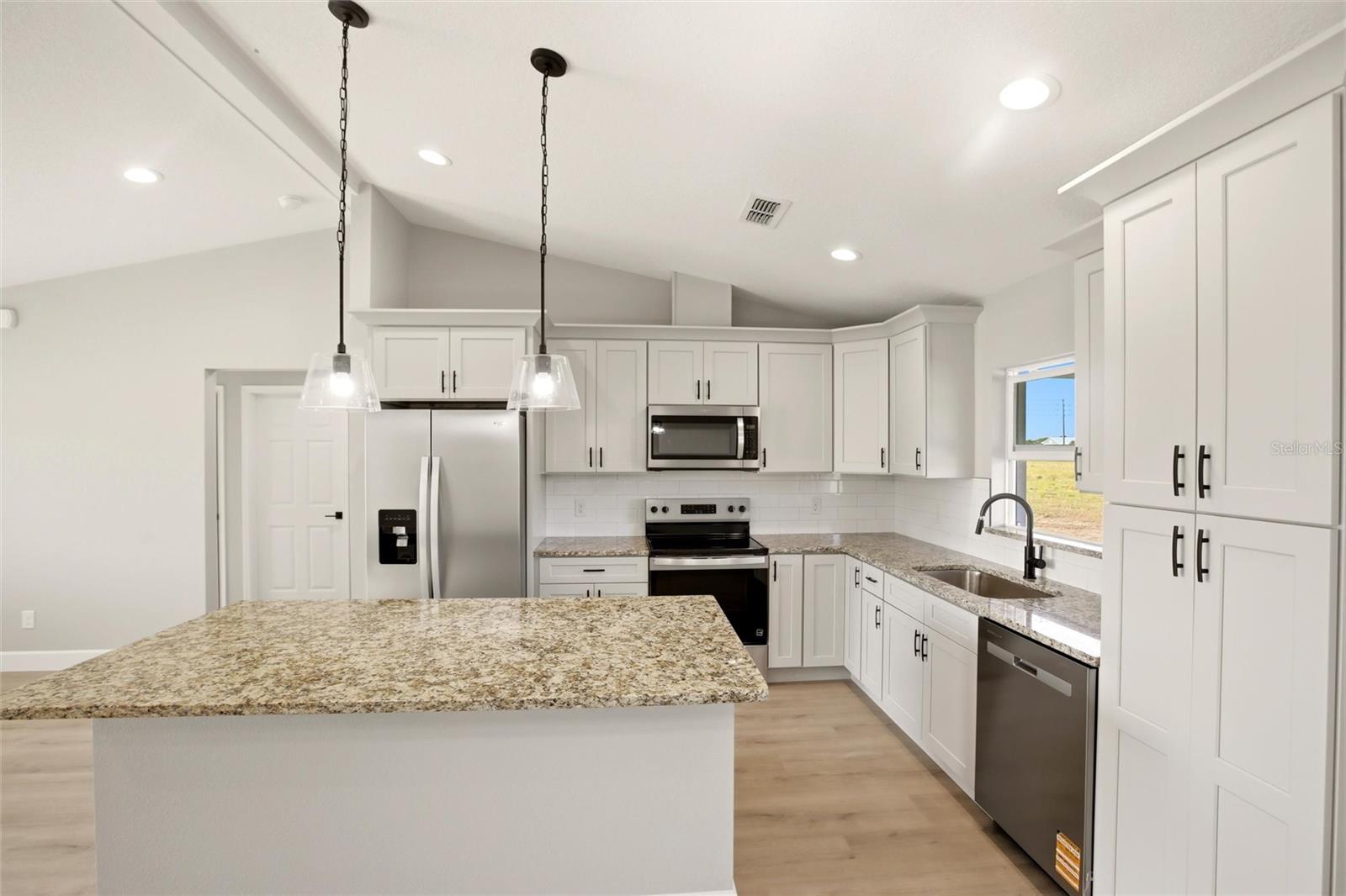 THOMPSON ESTATES - Residential