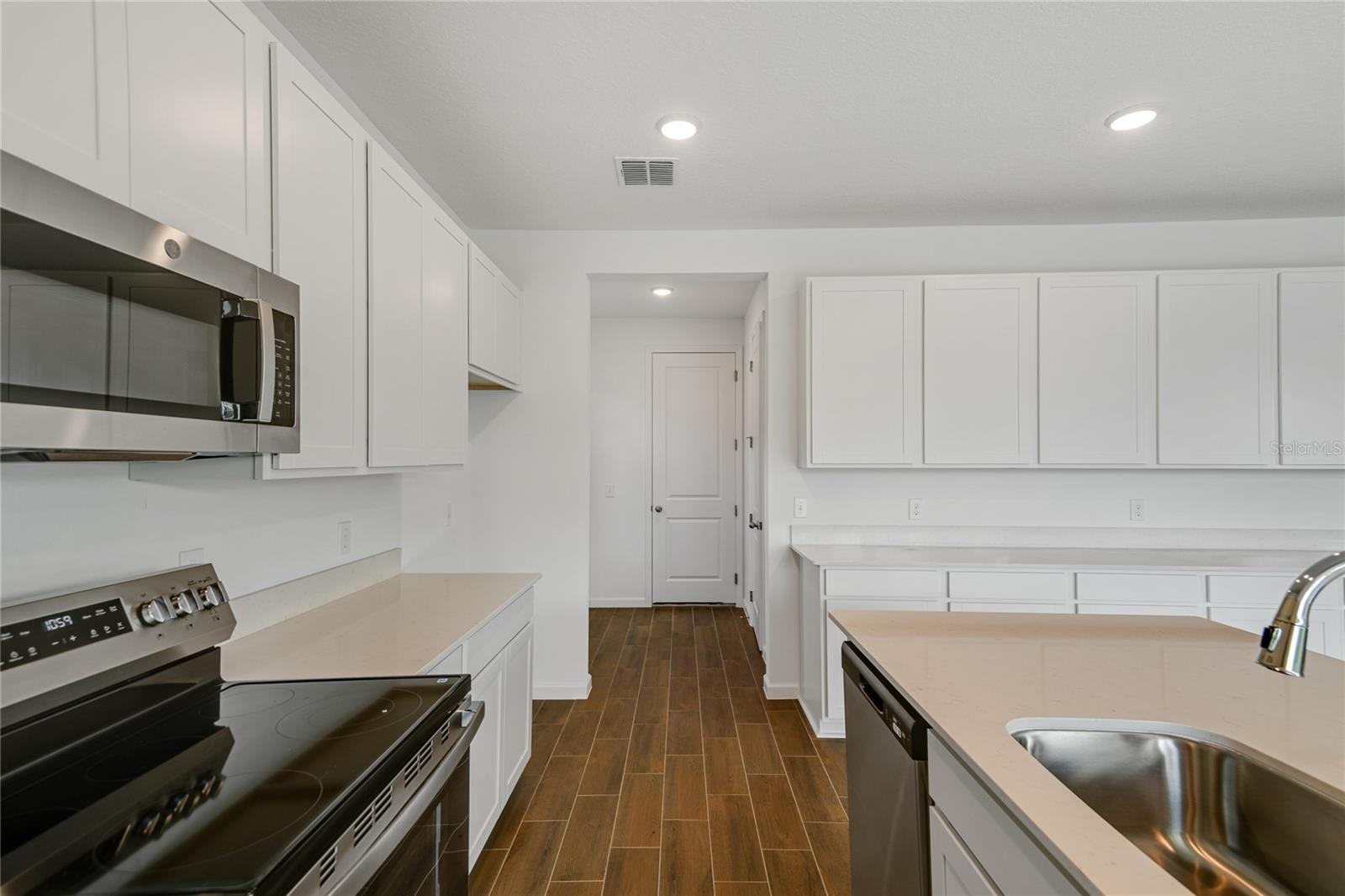 SEASONS AT MAGNOLIA POINTE - Residential
