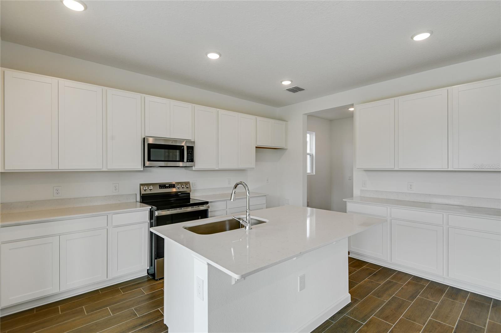 SEASONS AT MAGNOLIA POINTE - Residential