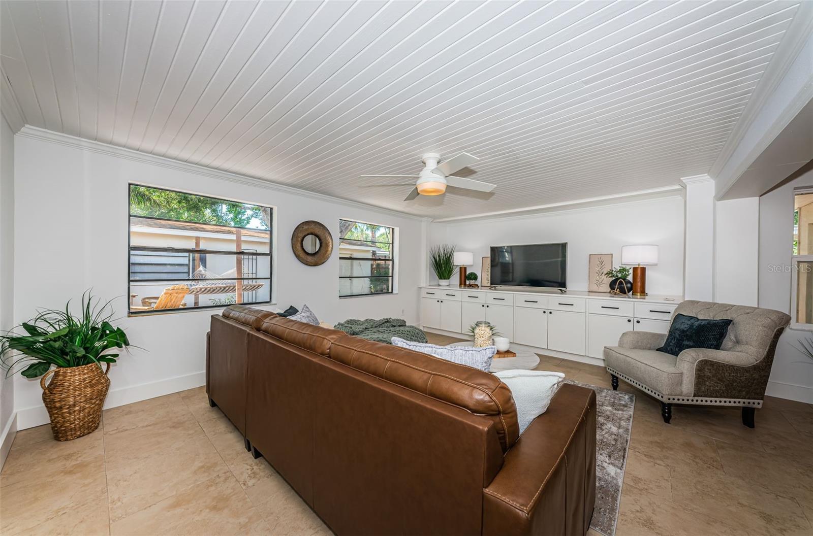 MANHATTAN MANOR 3 - Residential Lease