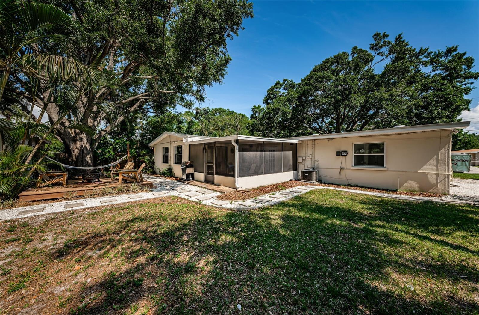 MANHATTAN MANOR 3 - Residential Lease